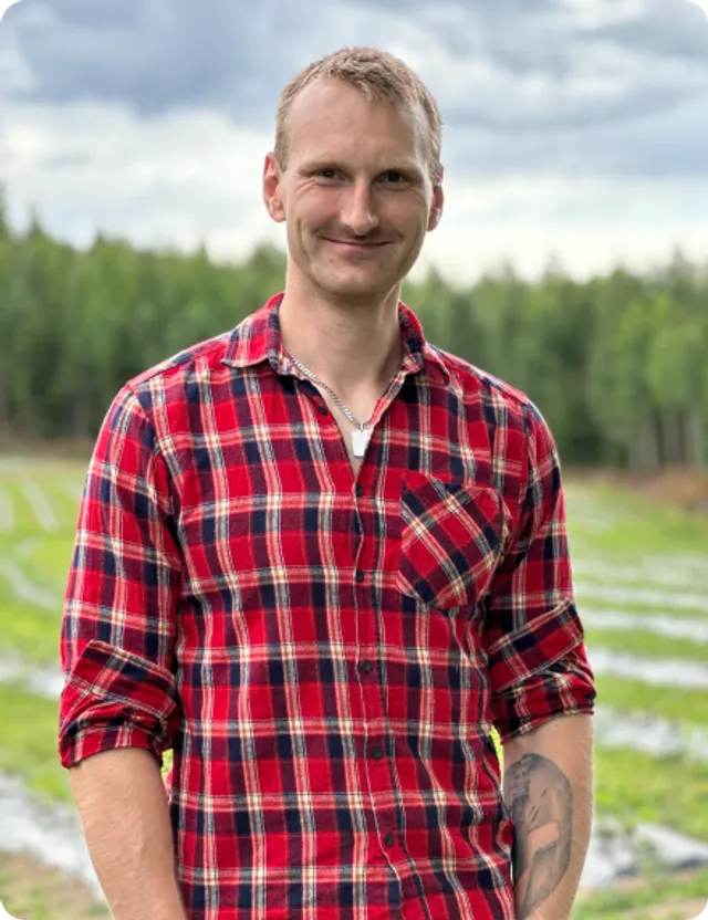 Potrettikuva Tuomaksesta pellolla