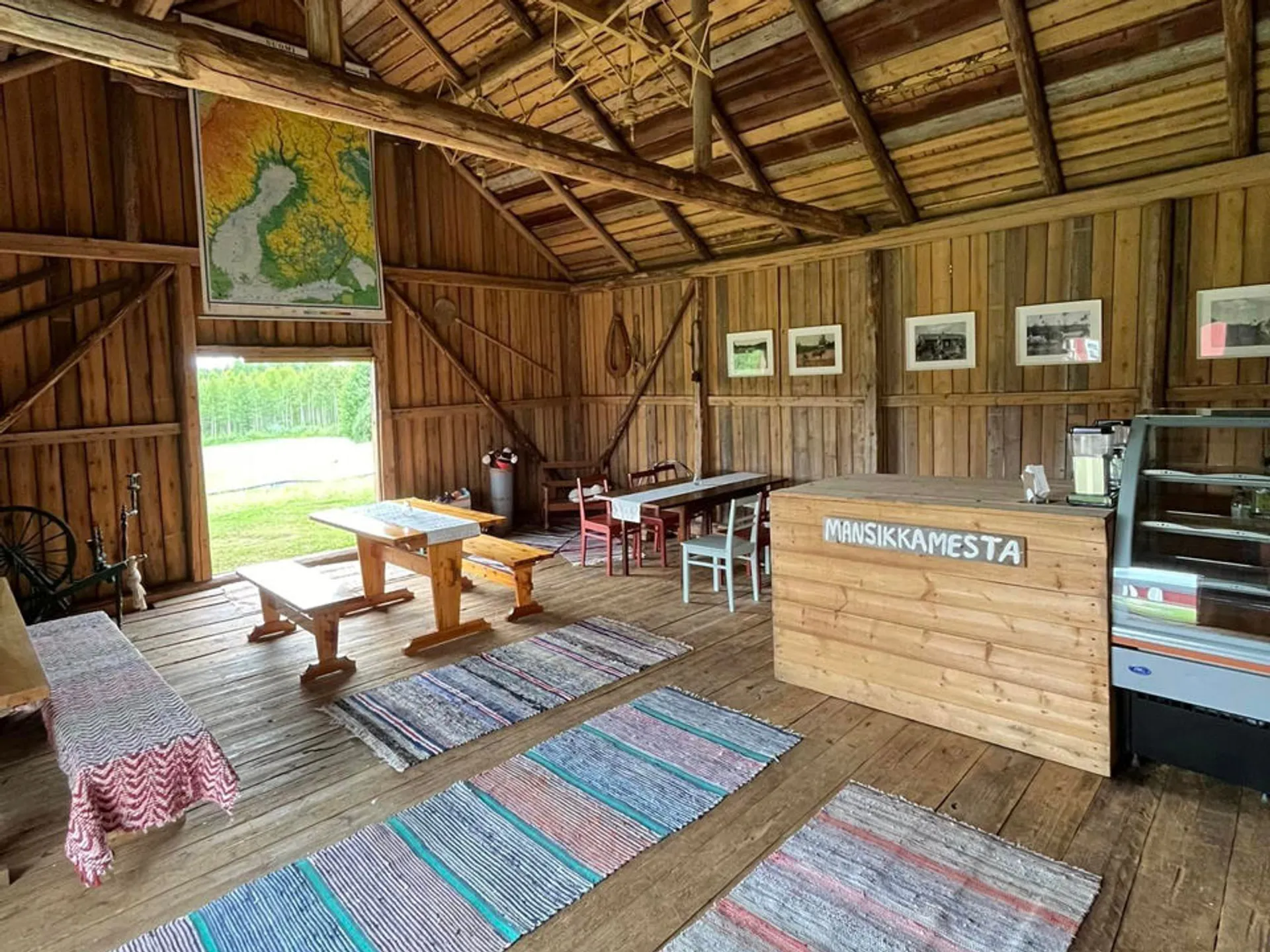 Kesäkahvilan tunnelmaa